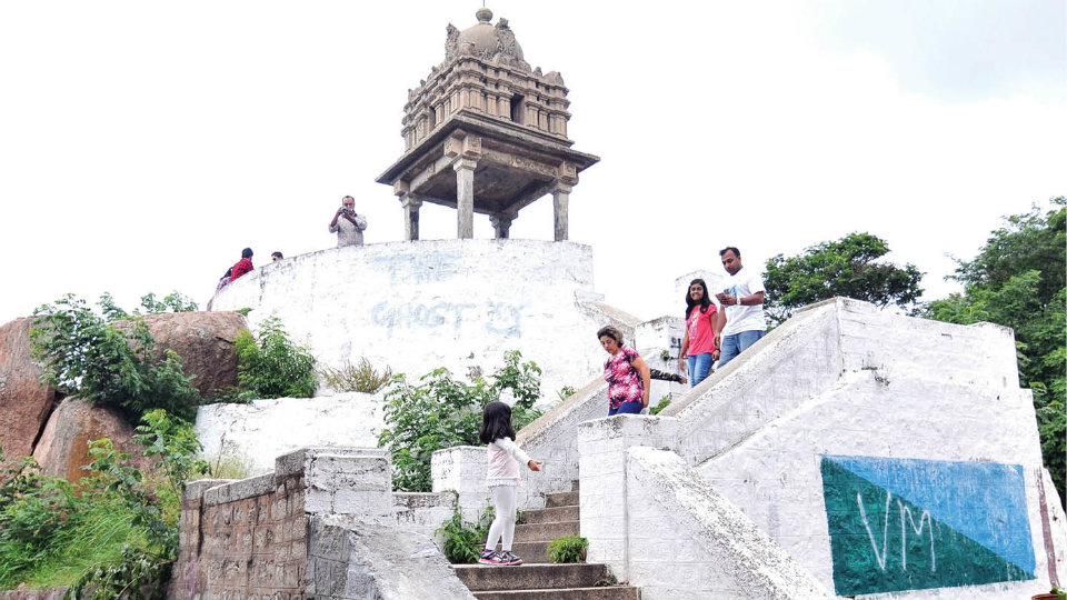 Chamundi Hill View Point: Ensure safety of visitors