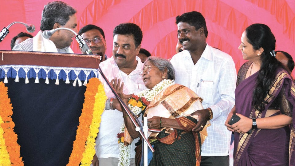 CM inaugurates Housing Complex at Ekalavyanagar