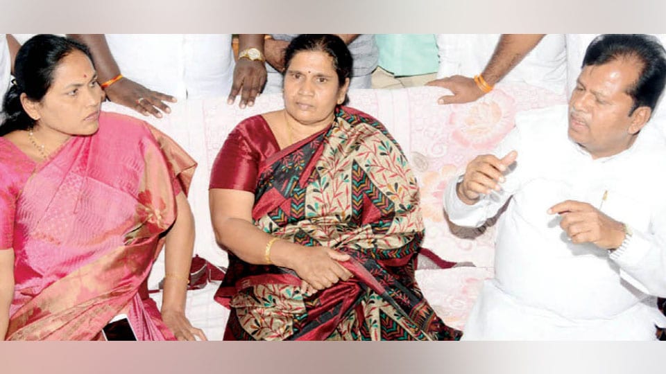 Tahsildar Shankaraiah suicide case: MP Shobha Karandlaje suspects sand mafia of murdering Tahsildar