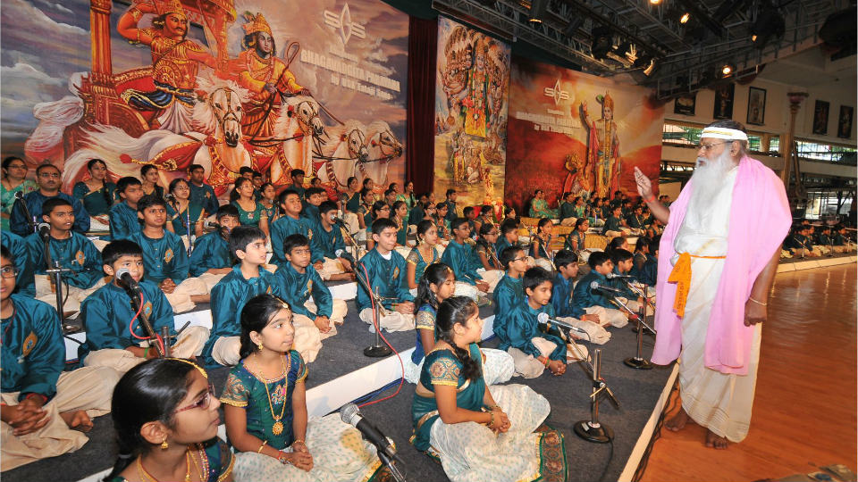 NRI children present 4-hour Gita chanting at Ganapathy Ashrama