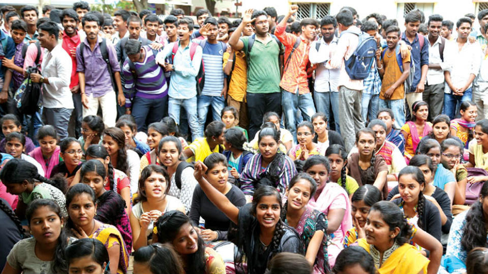 Students oppose commencement of classes from 8 am
