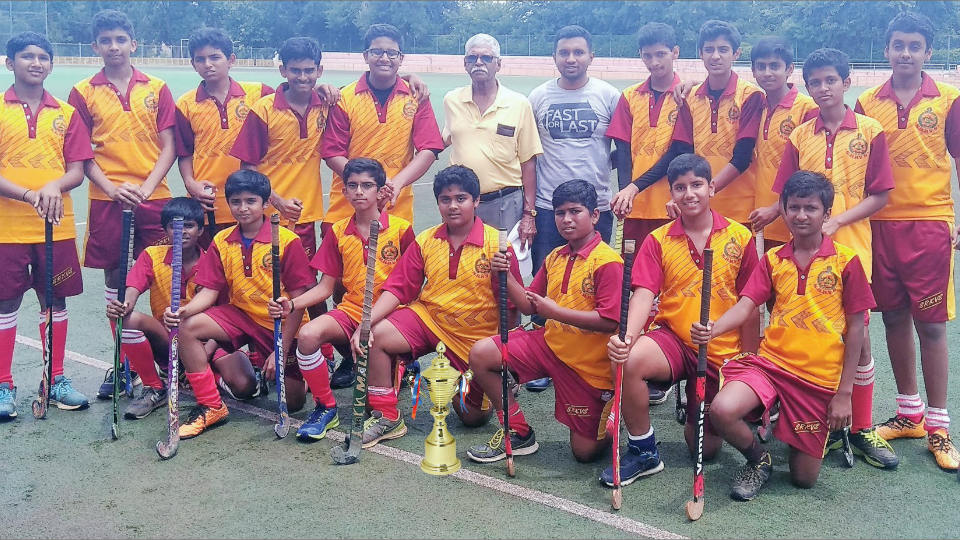 SRKVS wins district level hockey tournament
