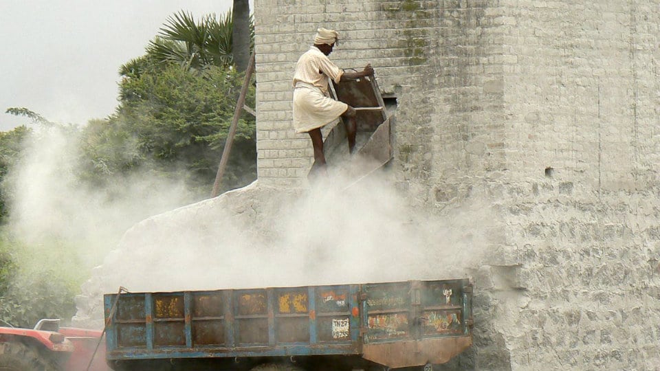 Check trucks carrying quarry dust