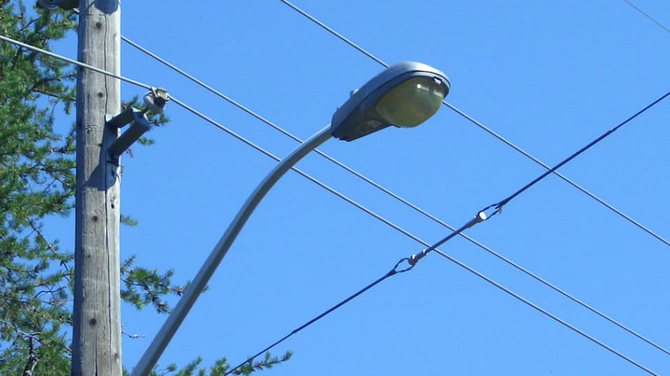 Streetlights needed near APMC