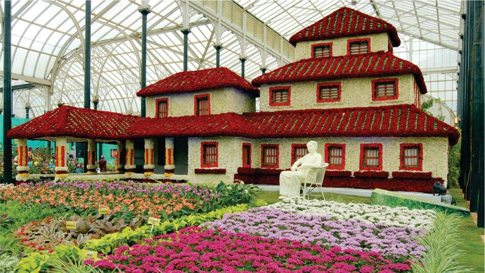 Kuvempu’s Kuppalli House comes alive at Lalbagh Flower Show
