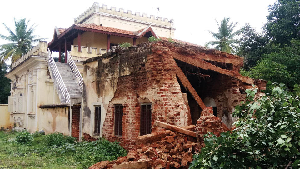 Heritage building near DDPI’s office crumbles