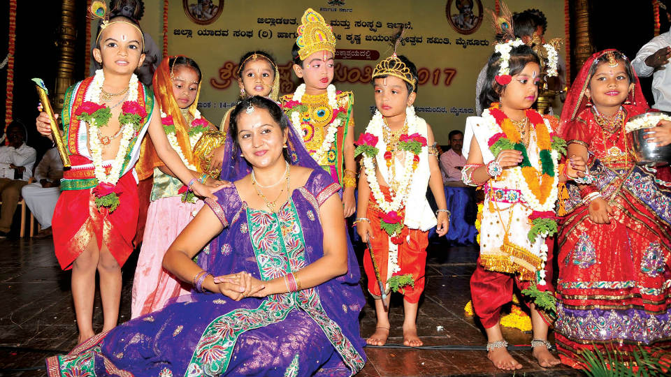 Tiny-tots as Radhe-Krishnas on Janmashtami