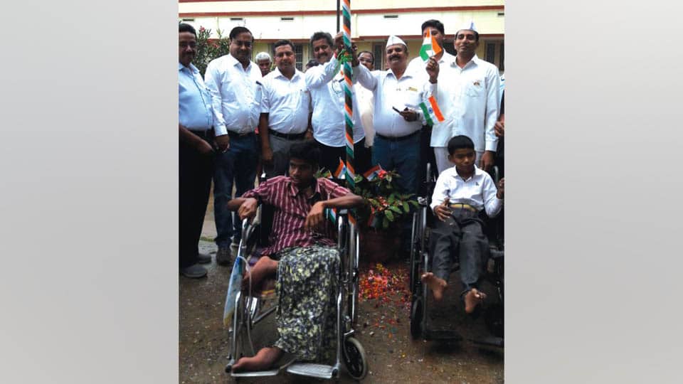 Tricolour flutters on I-Day: Mysore District Chemist and Druggist Association (MDCDA)