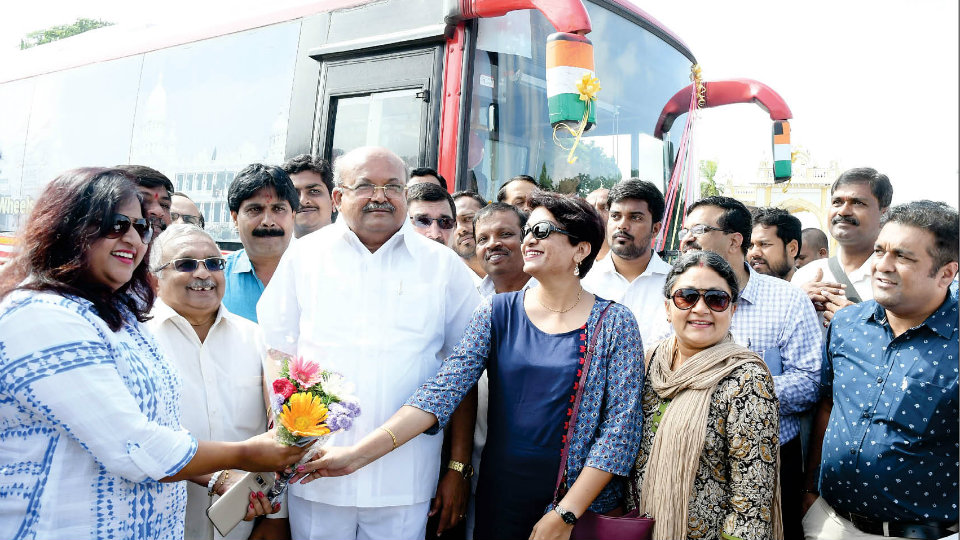 Transport Minister flags off ‘Palace-on-Wheels’