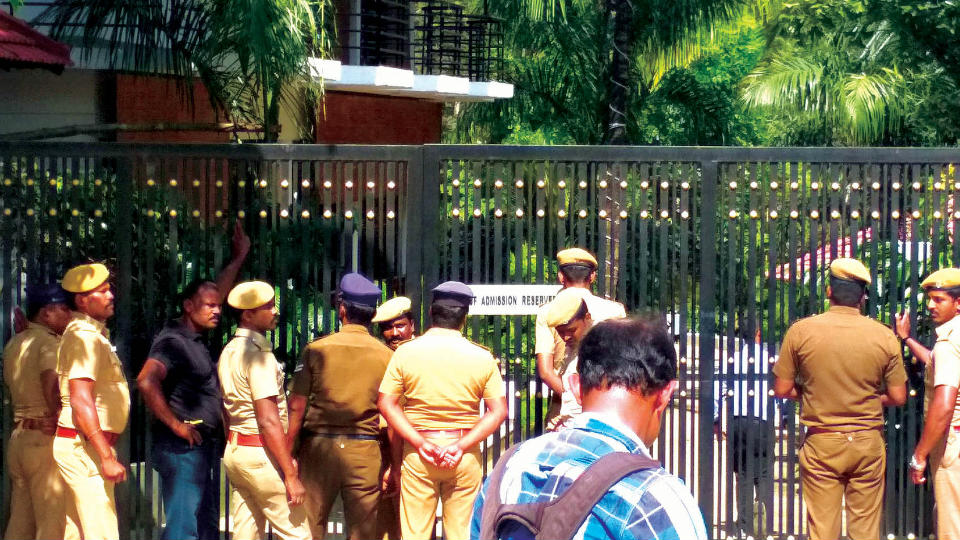 TN Police raid Kodagu Resort where AIADMK MLAs are holed up