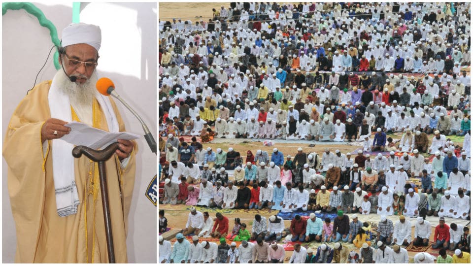 Muslim brethren offer mass prayer on Bakrid