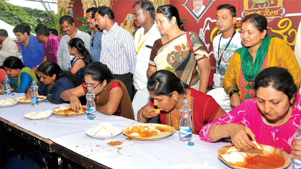Dasara Aahara Mela contests…: Men gobble uppitu in 54 seconds, women eat only 4 idlis