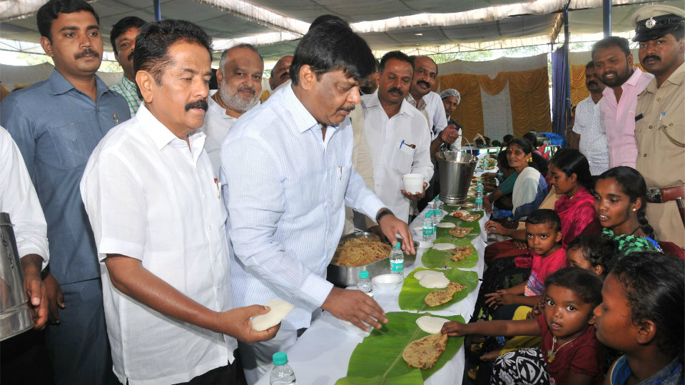 Dist. Administration hosts breakfast for Mahouts