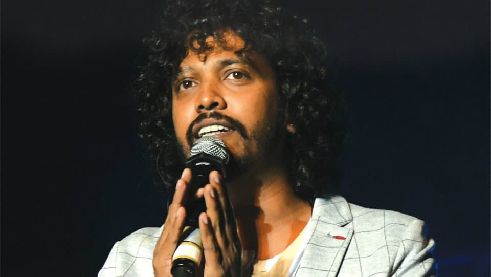 Bollywood singer Nakash Aziz performs at Yuva Dasara