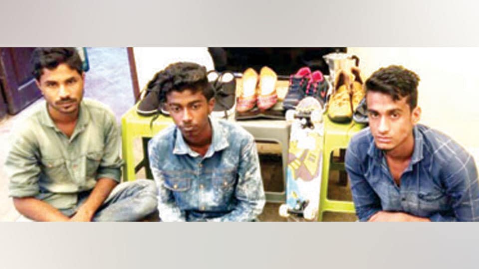 Three youths held for stealing parcels