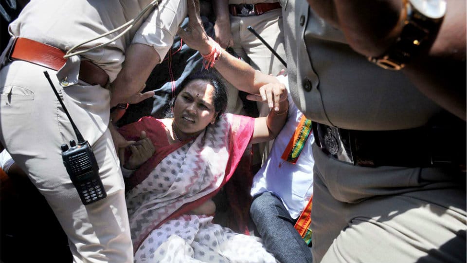 BJP leaders clash with Police in Bengaluru before Bike Rally