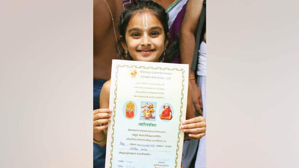 Child prodigy recites 700 shlokas, clears Gita Jnana Yajna exam