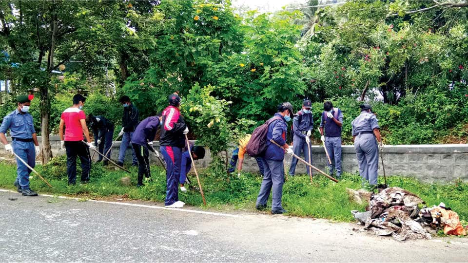 4 Air Sqn. NCC Cadets and ex-Cadets take up cleaning work at Chamundi Hill
