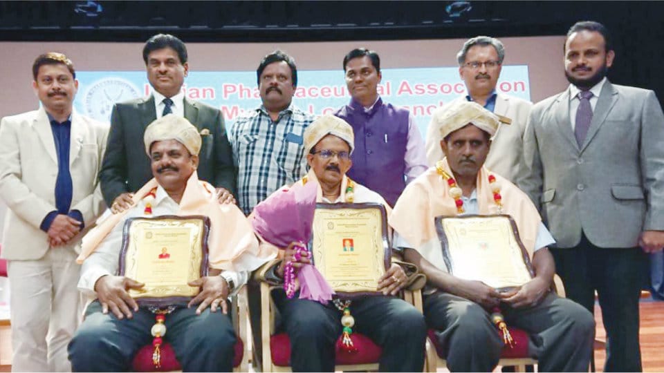 Aushada Ratna Awards presented to Pharmacists