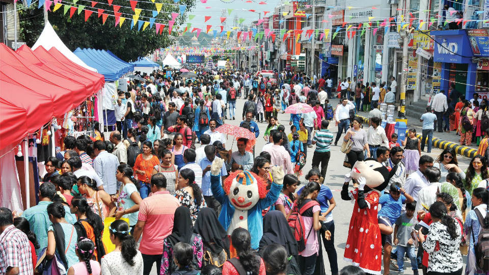 Open Street Festival on World Tourism Day: Carnival atmosphere pervades D. Devaraja Urs Road