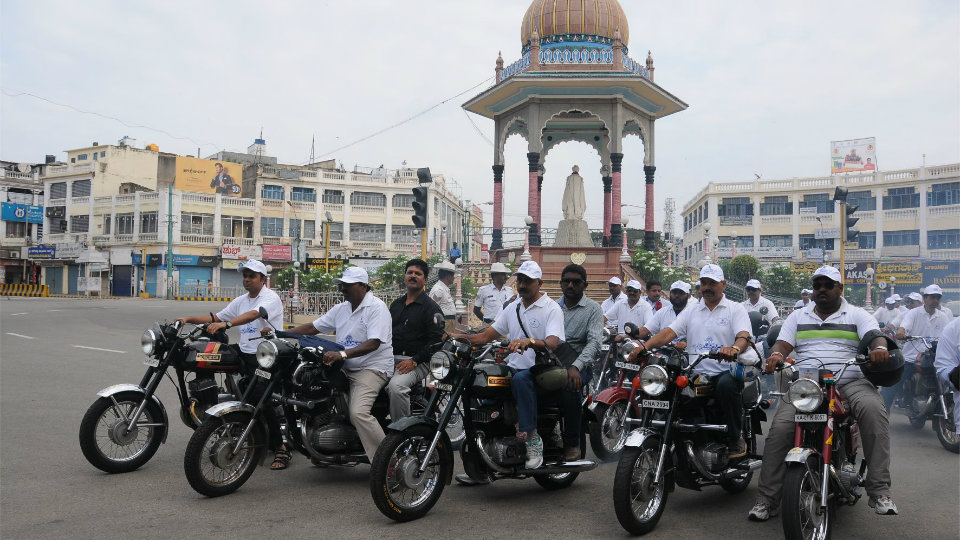 Jawa bikes vroom on city roads