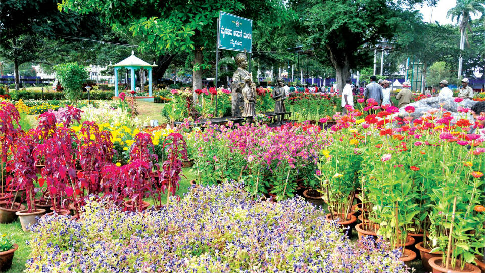 CM to inaugurate Dasara Flower Show at Kuppanna Park on Sept. 21