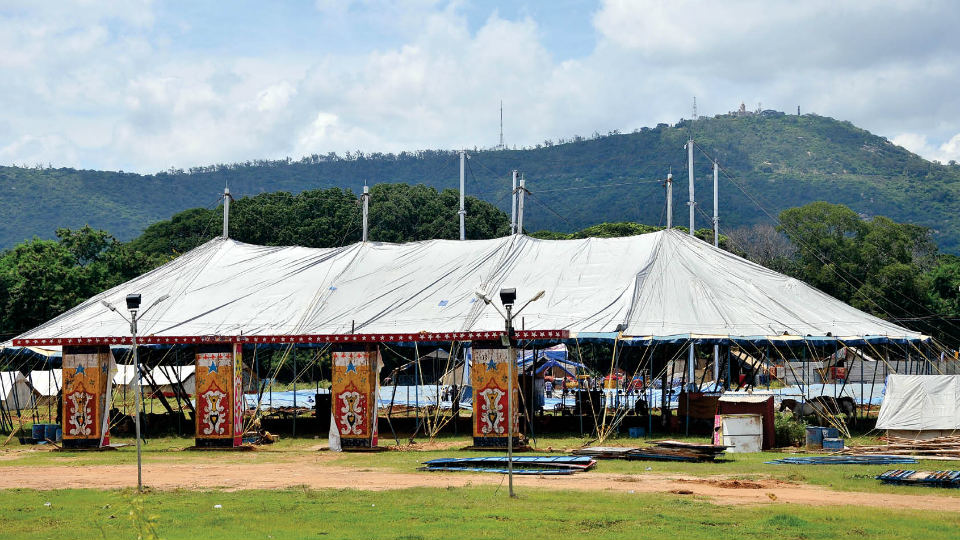 Circus pitches Big Top