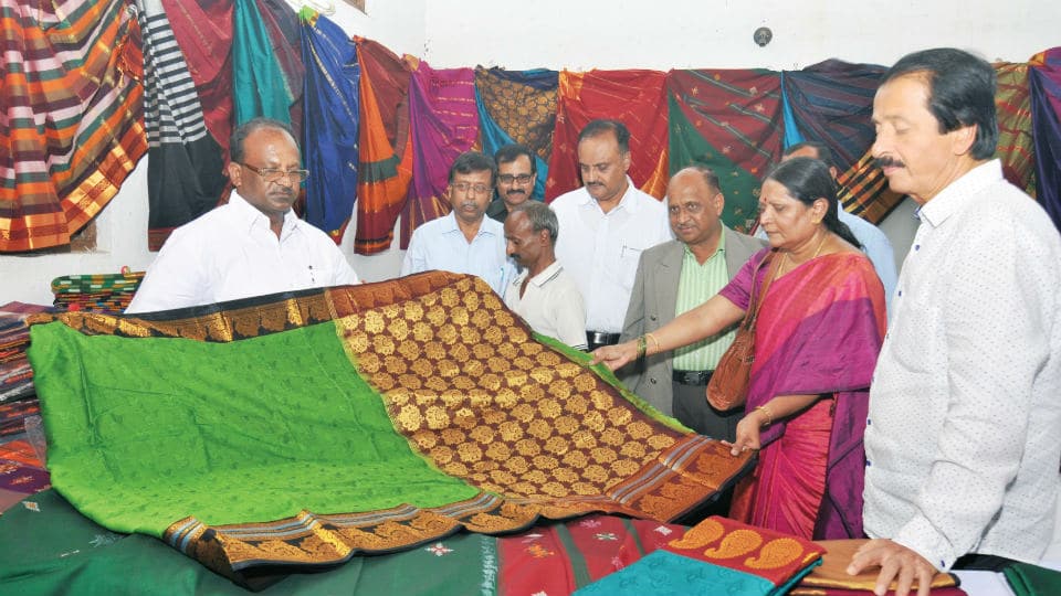 ‘Kalavaibhava’ Handicrafts and Handlooms Exhibition begins