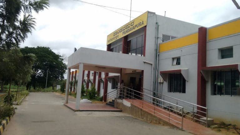 Delay in Pandavapura Station due to loop-line - Star of Mysore