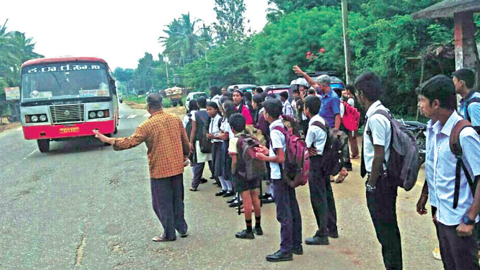 KSRTC buses don’t stop at Kundanahalli Circle; students, public inconvenienced