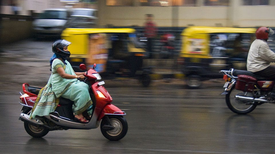 Pillion seat on new 100 cc two-wheelers to be banned