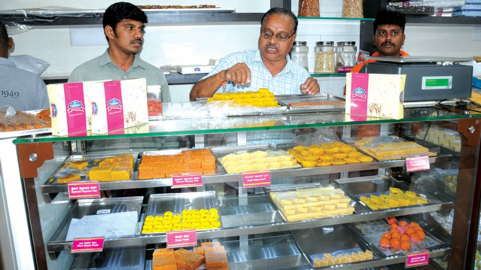Businesses to display ‘best before date’ of loose sweets from Oct. 1: FSSAI