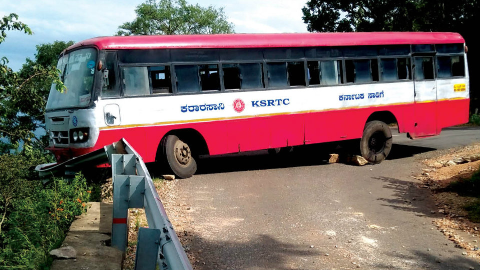 KSRTC bus with 58 passengers loses control at Gopalaswamy Hill