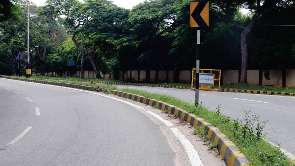 Where is the necessity to straighten Jaladarshini Road?