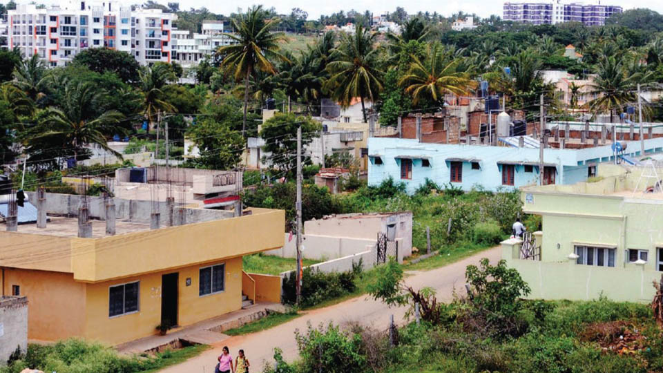 Vijayashreepura row: CM assures residents of  help to save houses