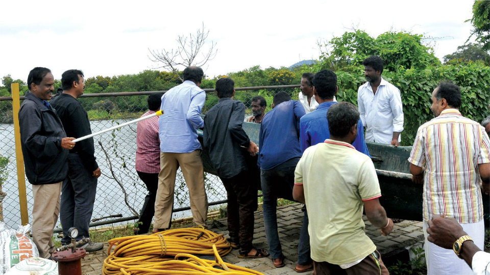 Water leaks from Lingambudhi Lake; residents fear flooding