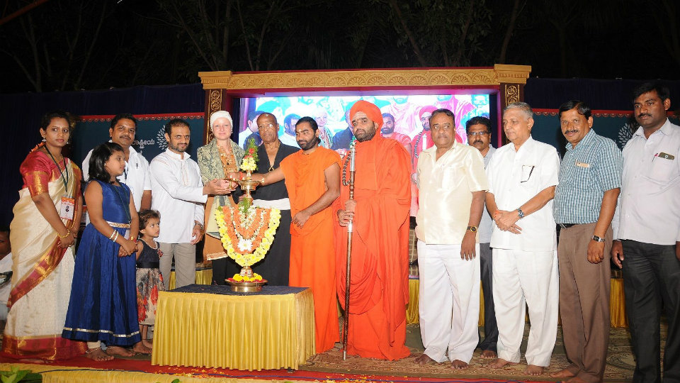 International Yoga Conference inaugurated at Suttur Mutt