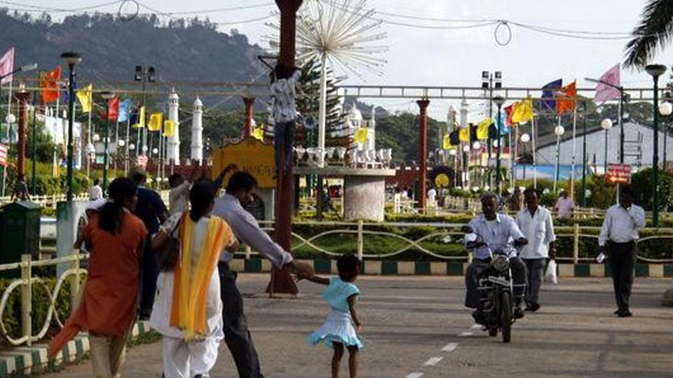Amusement Park resumes at Dasara Exhibition