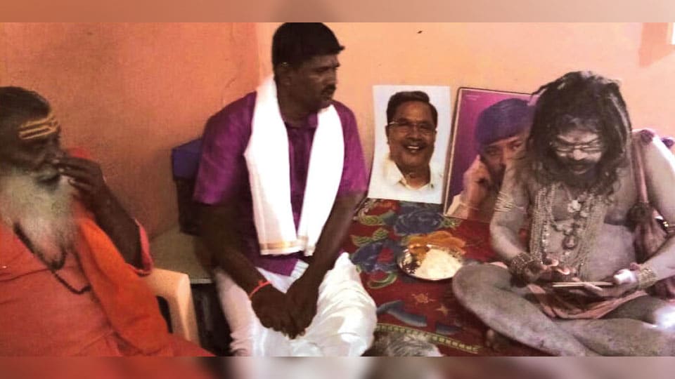 Sadhus from North India perform puja for well-being of CM, Kolar MLA in city