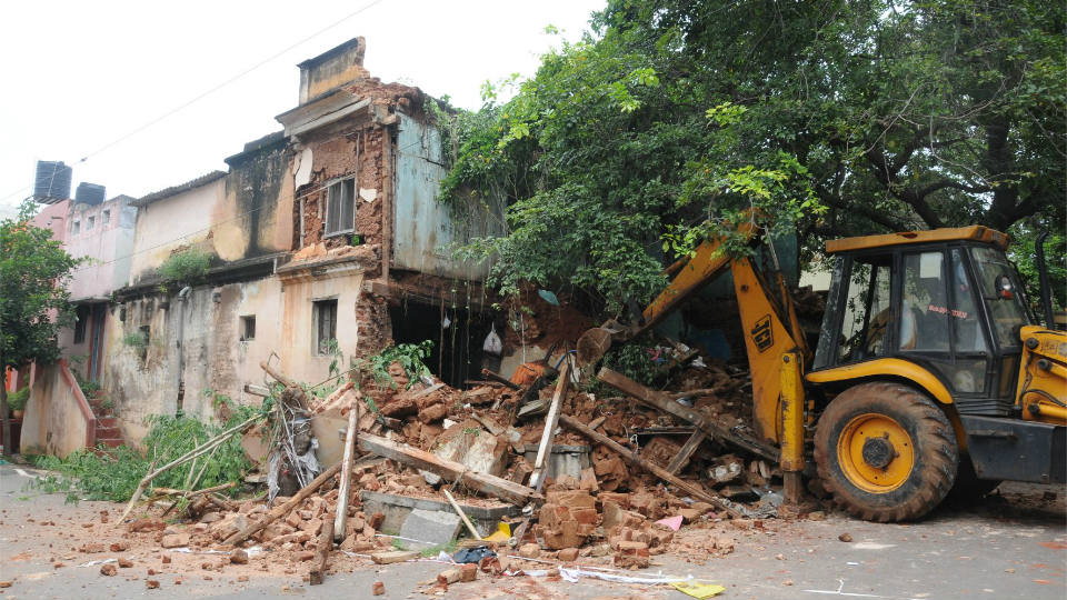 Dilapidated building collapses, demolished