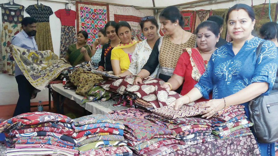 Handicrafts Expo to conclude tomorrow