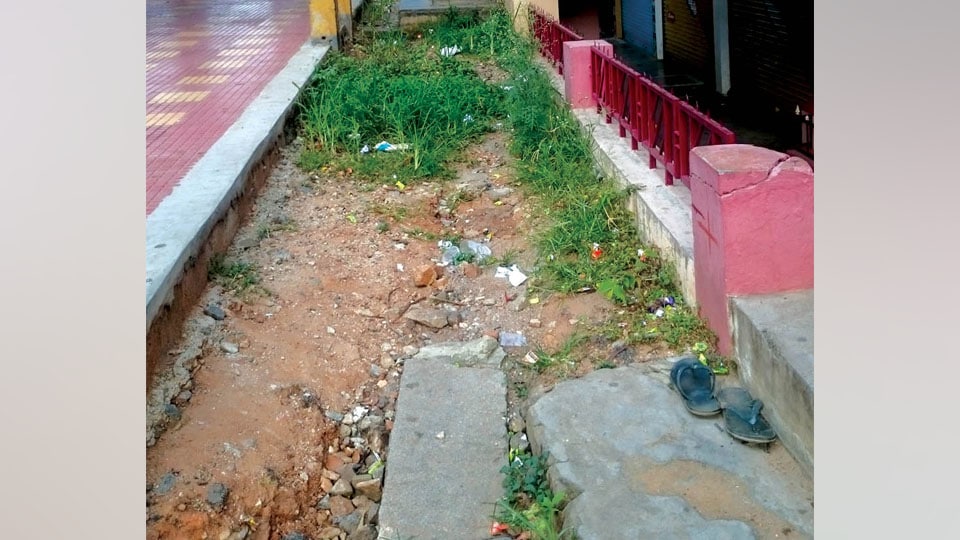 Incomplete footpath works on Chamaraja Double Road