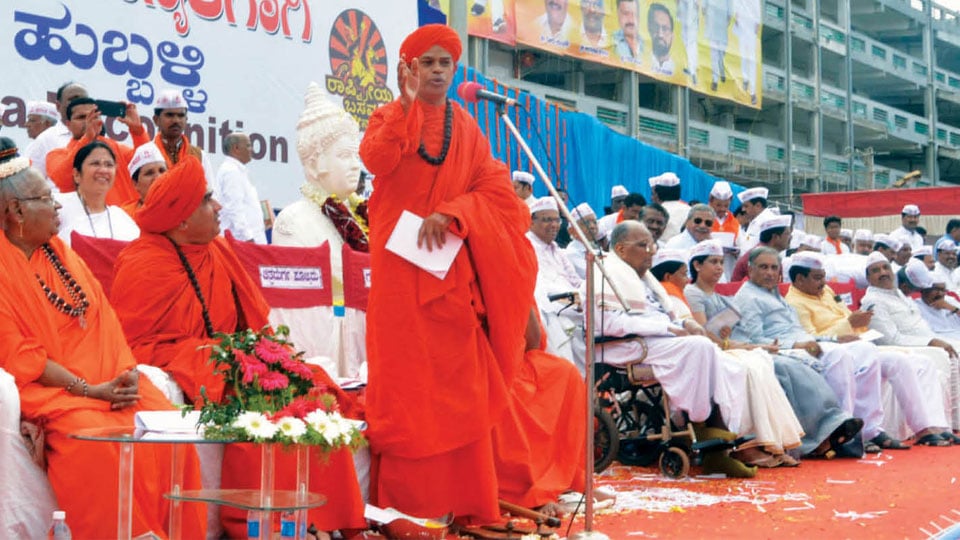Lingayats hold Mega Convention at Hubballi seeking early decision on ‘religion’ tag