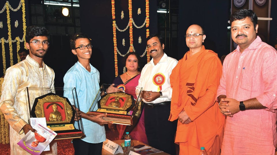 Dinesh Coaching Centre presents ‘Pratibha Puraskar’ to meritorious students
