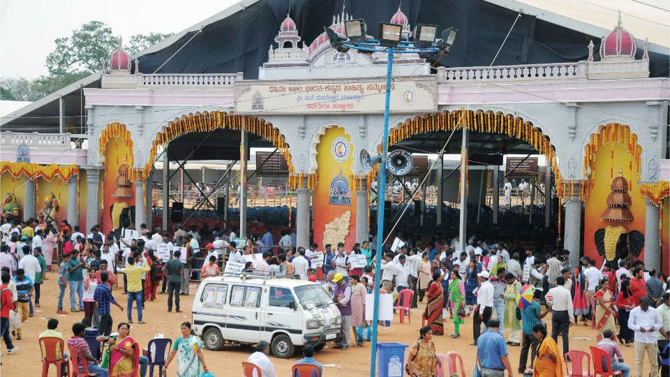 Heavy rush on last day of Kannada Sammelana