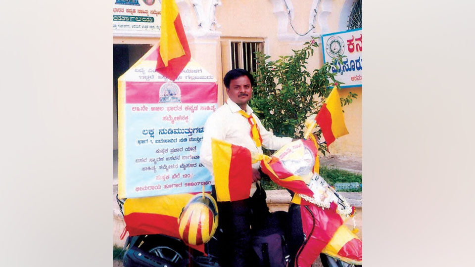 Vijayapura man’s unique literary service on wheels