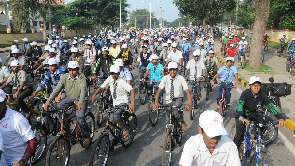 Hundreds of children participate in Heritage Bicycle Ride