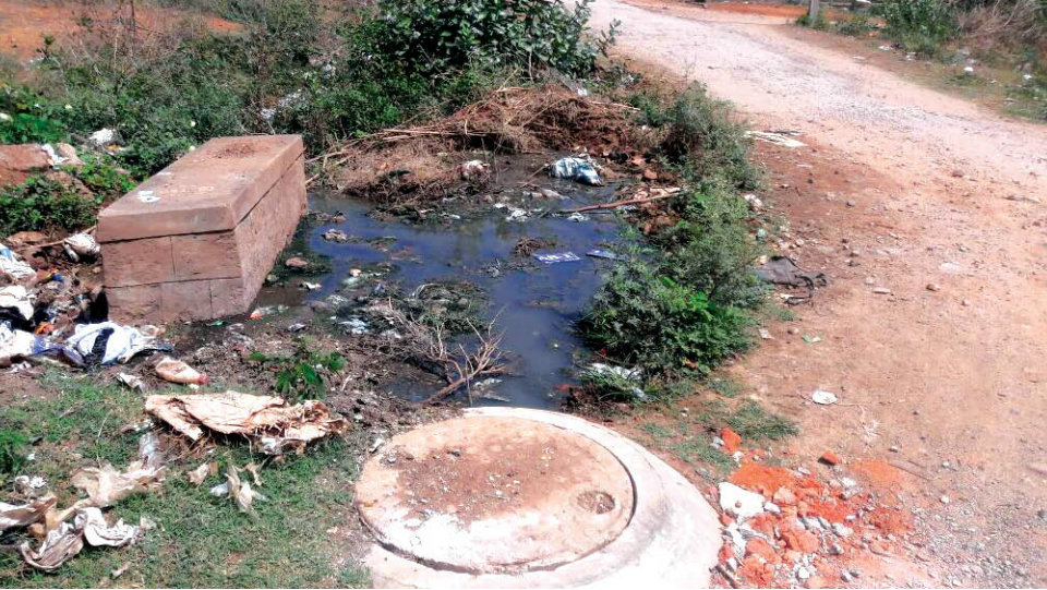 Plea to repair damaged manhole in Kalyangiri