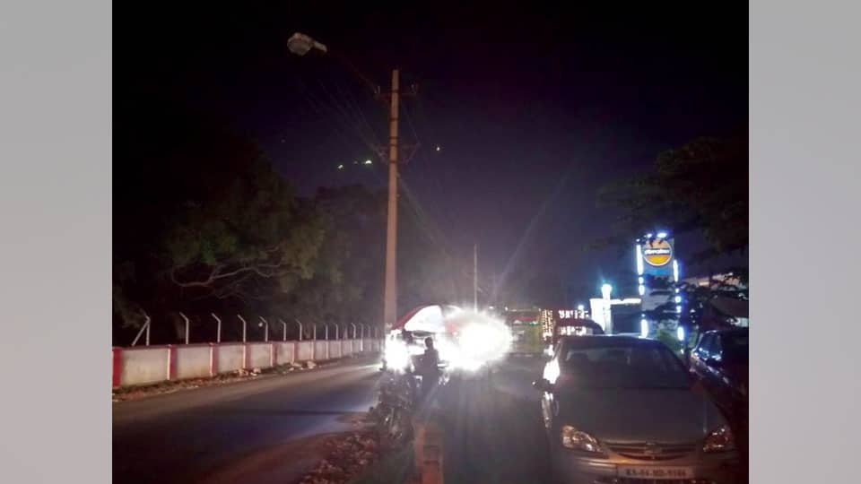 Replace defunct streetlights on Male Mahadeshwara Road