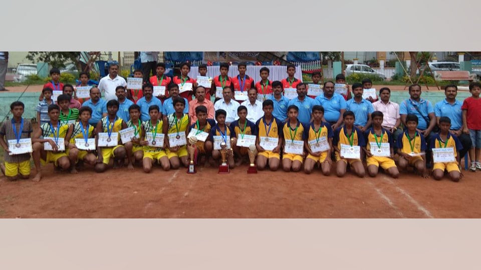 Palace sports club’s District-level kho-Kho tourney: Kurubur High School boys win title